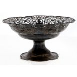 A George V pierced silver fruit dish, on domed foot, 20cm diam, by S Blanckensee & Son Ltd,