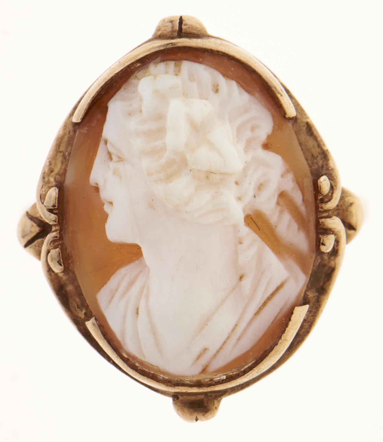 A cameo ring, in 9ct gold, 4.9g, size R Light wear consistent with age