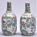 Two Chinese famille verte mallet shaped vases, 19th / 20th c, painted with two panels of scenes