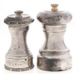 An Elizabeth II silver pepper mill, 90mm h, by J B Chatterley & Sons Ltd, Birmingham 1968 and