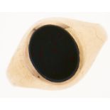 A bloodstone signet ring, in 9ct gold, 5g, size S Good condition