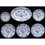 A Meissen reticulated blue and white Onion pattern dish, 20th c, 20cm diam, crossed swords and a