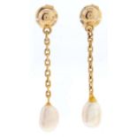 A pair of baroque pearl pendant earrings, in gold, marked 585, 1.4g Good condition