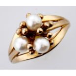 A cultured pearl ring, in 9ct gold, 2.8g, size J Good condition