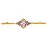 A cushion shaped amethyst and split pearl bar brooch, early 20th c, in gold marked 14k, 2.7g Good