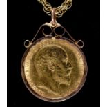 Gold Coin.  Sovereign 1902, gold mount on 9ct gold rope necklace, 14.5g Light wear