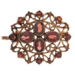 A garnet brooch-pendant, in 9ct gold, 6.9g Good condition