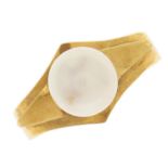 A cultured pearl ring, in gold marked 14k, 2.5g, size L Good condition