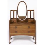 An Arts and Crafts oak dressing table, early 20th c, the galleried top with superstructure centred