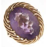 An amethyst ring, in 9ct gold, 5.8g, size L½ Good condition
