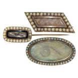 Three English mourning brooches, early 19th c, of gold or gold and enamel with split pearl