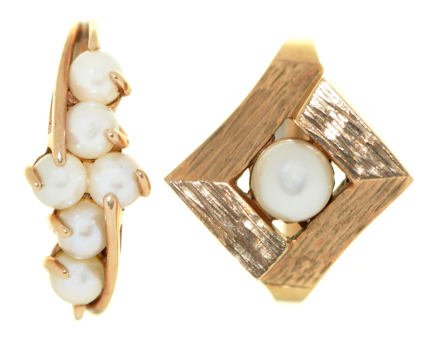 Two cultured pearl rings, in 9ct gold, London 1965 and 1969, 7.4g, size M and O Good condition