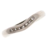 A diamond wavy ring, in 18ct white gold, 3.5g, size M Much encrusted with dirt from wear