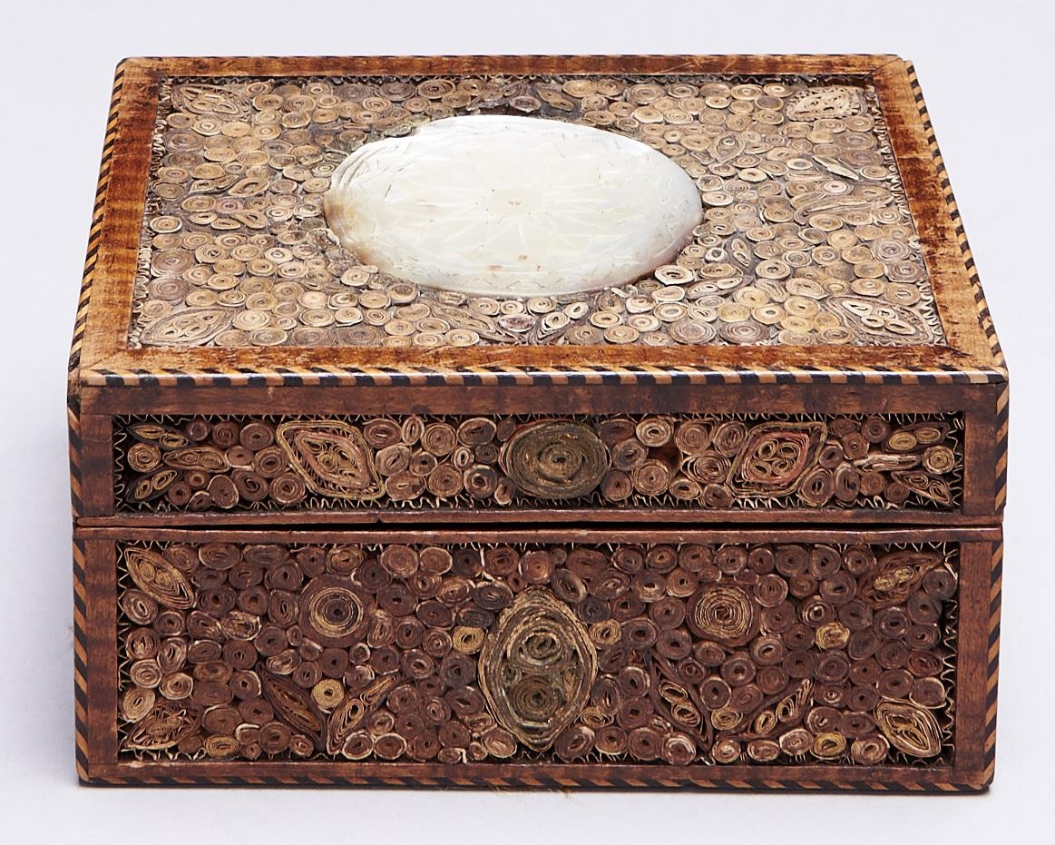A George IV mahogany and quilled paper box and cover, c1800,  with barber pole stringing, 12cm l