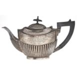An Edwardian silver teapot, 12.5 cm h, by Charles Horner, Birmingham 1904, 11ozs 4dwts Lid
