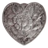 A heart shaped fine silver love token, 1oz Good condition