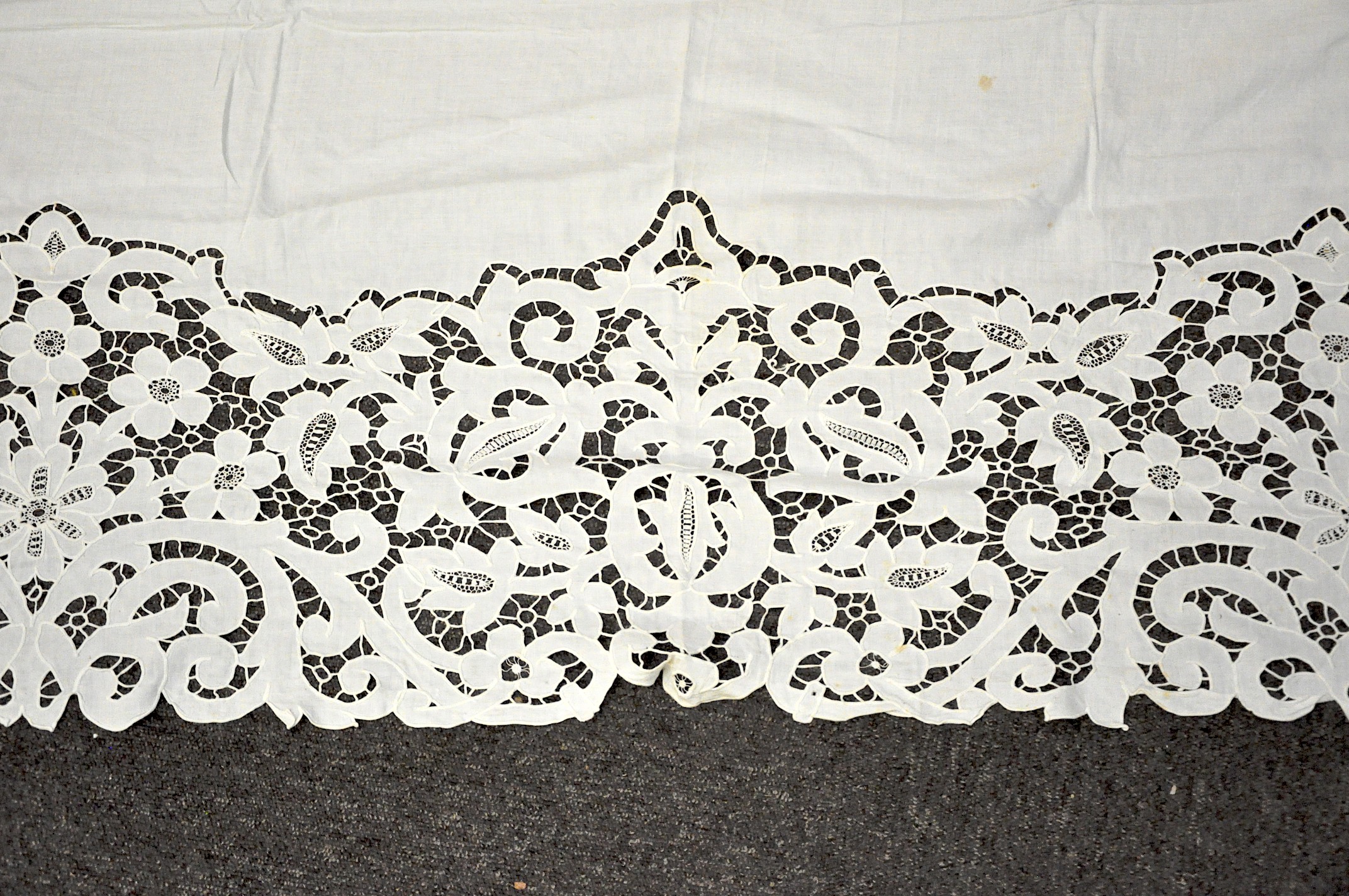 Two pieces of Broiderie Anglaise, - Image 2 of 6