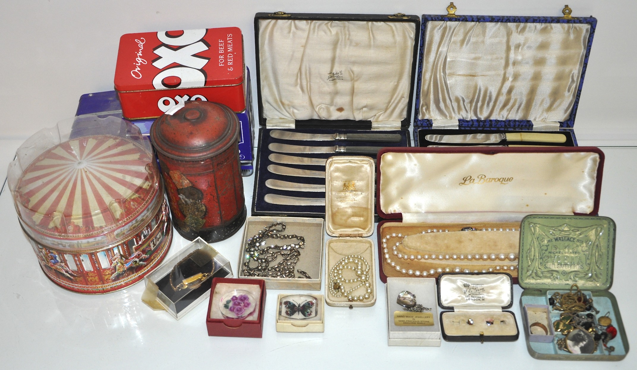 A Chinese blue and white charger and other items - Image 2 of 2