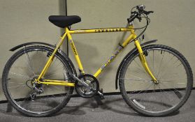 A Townsend Cycles "Sotavento" yellow mountain bike, 18 speed gear linkage,