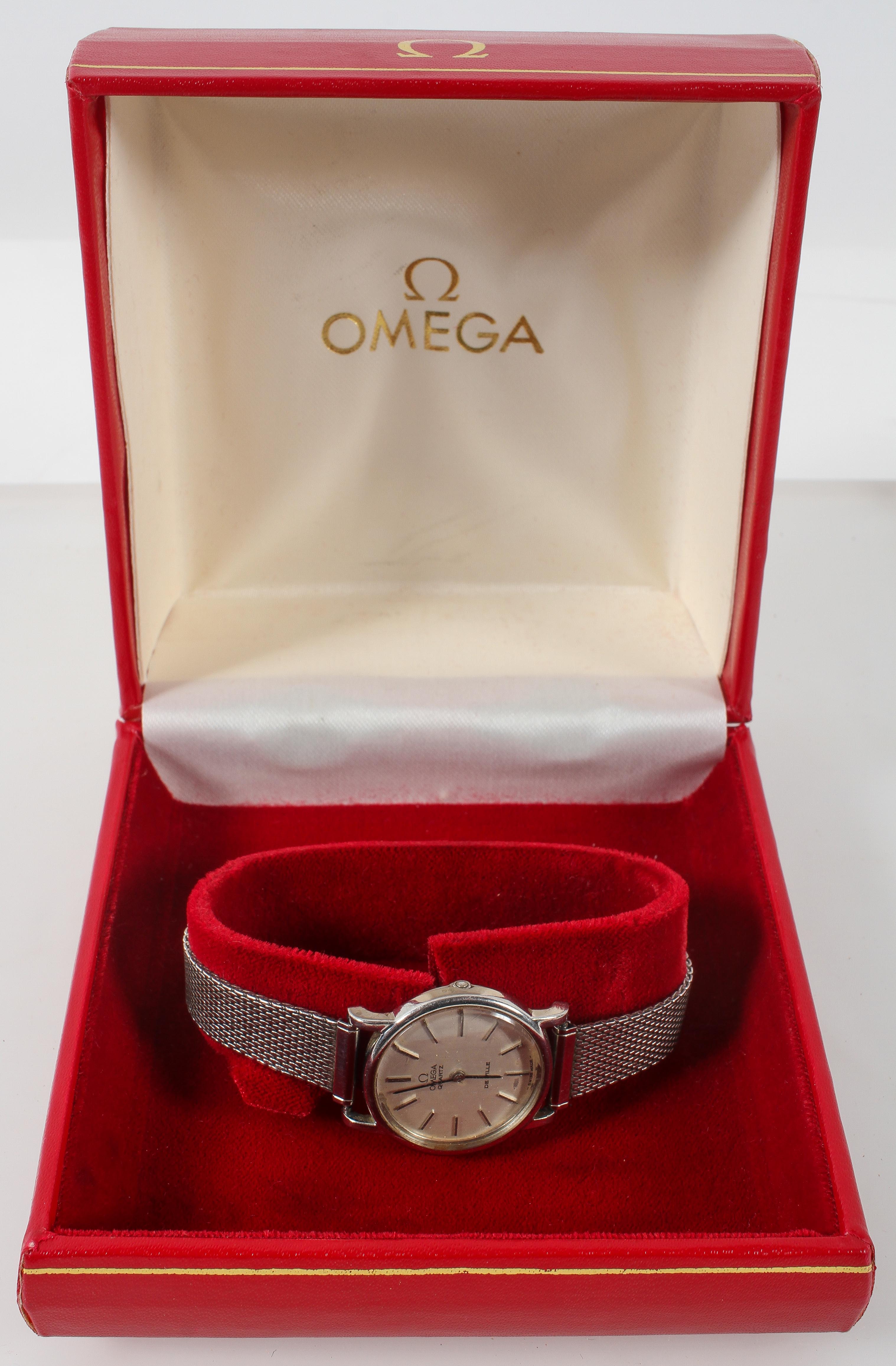 A stainless steel Omega deville wristwatch. Quartz movement. - Image 4 of 5