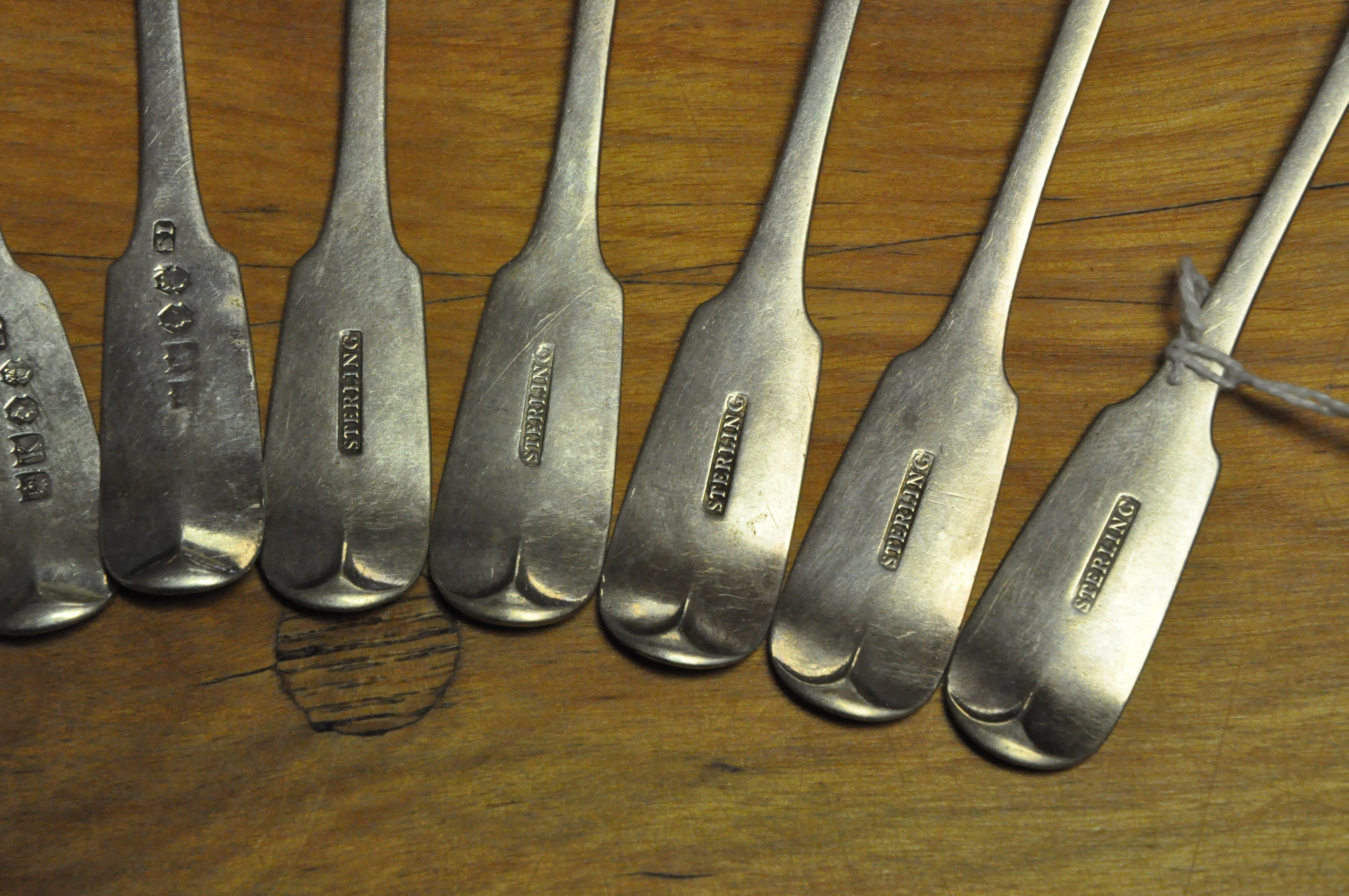 A group of assorted Irish silver flatware, comprising : four Old English pattern dessert spoons, - Image 6 of 6