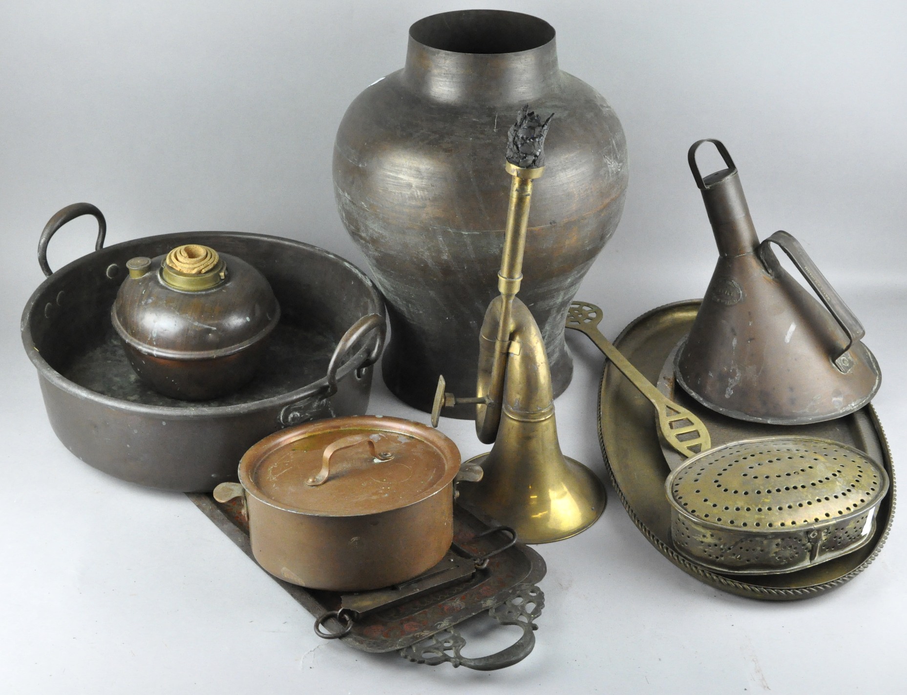 A quantity of brass and copper, to include a chestnut roaster, brass Bloods whistle kettle, pat 352,