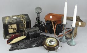 Assorted collectables, including an Emerson Radio and other items