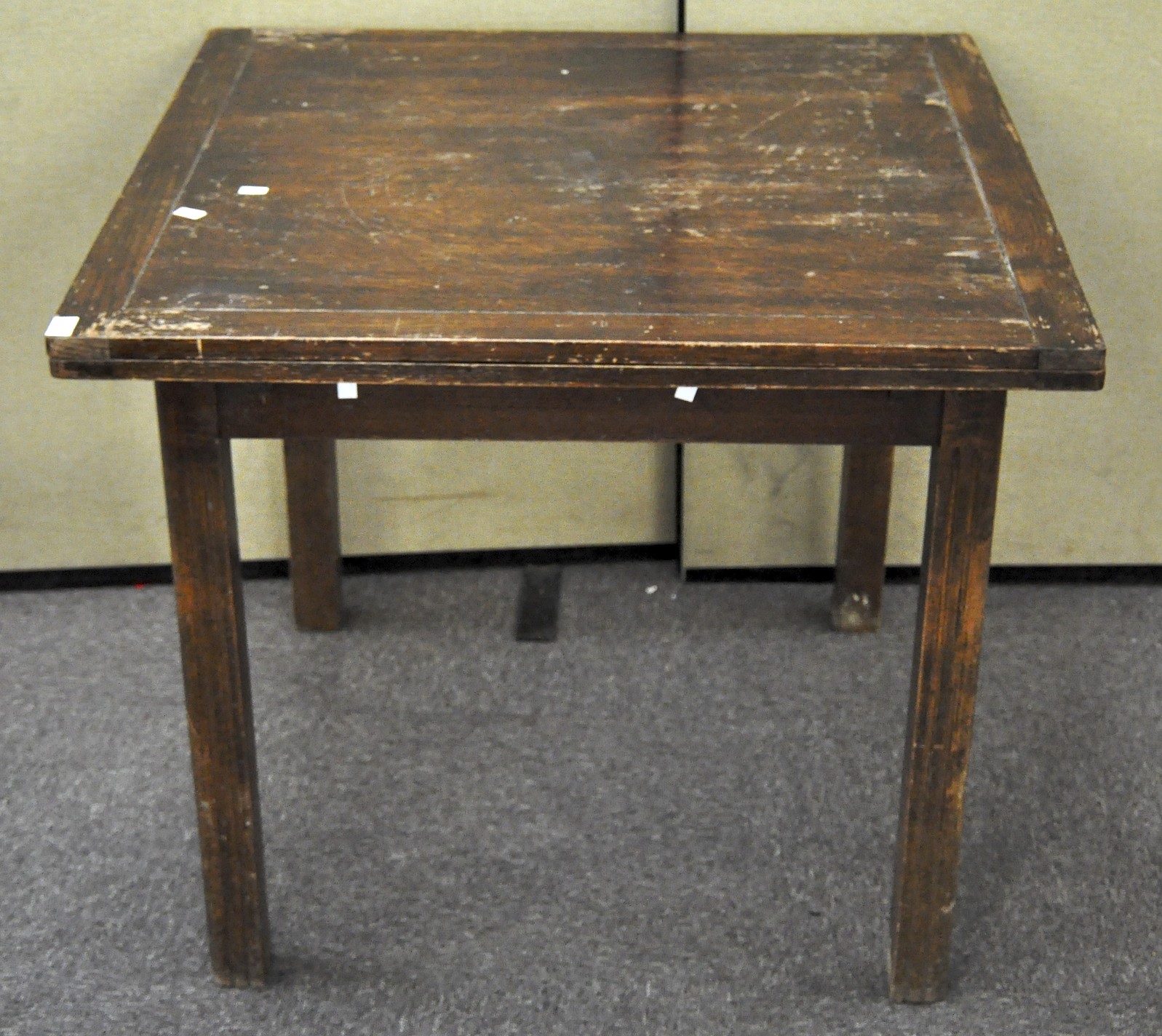 An 20th century oak draw leaf table, raised upon square and reeded legs,
