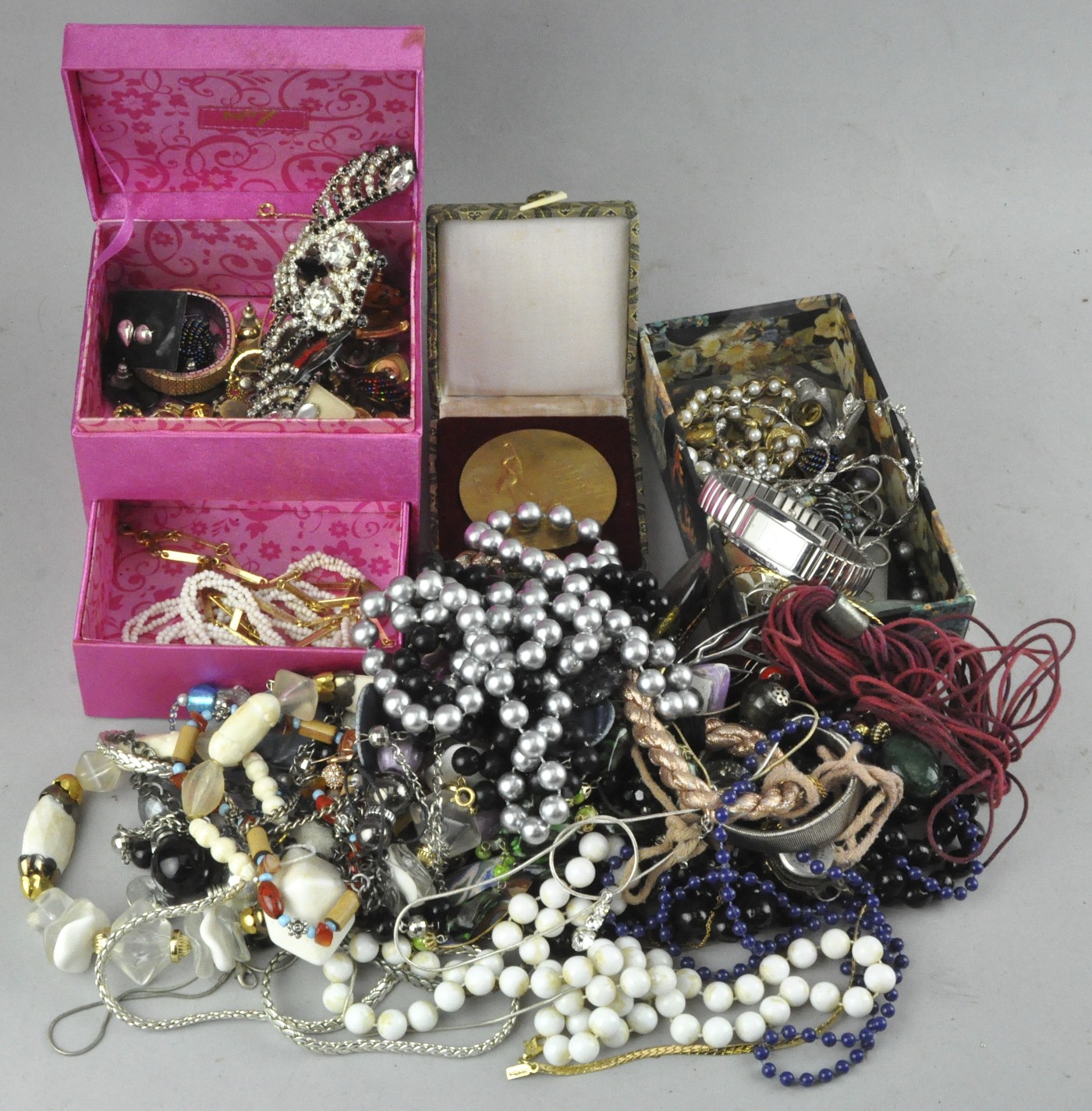 A collection of costume jewellery