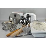 Assorted kitchenalia,