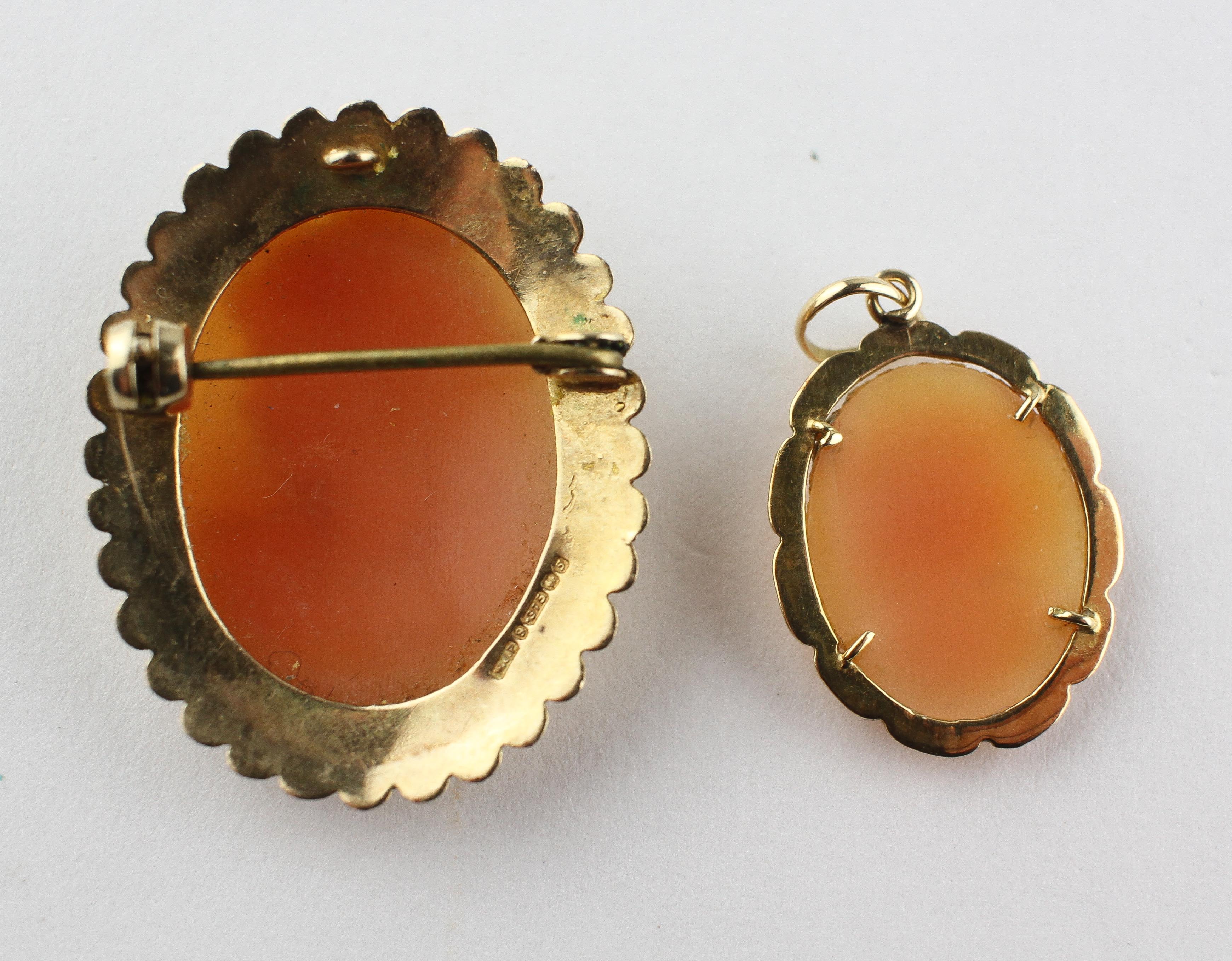 A yellow metal oval carved cameo brooch set within a fancy edge mount. - Image 2 of 3