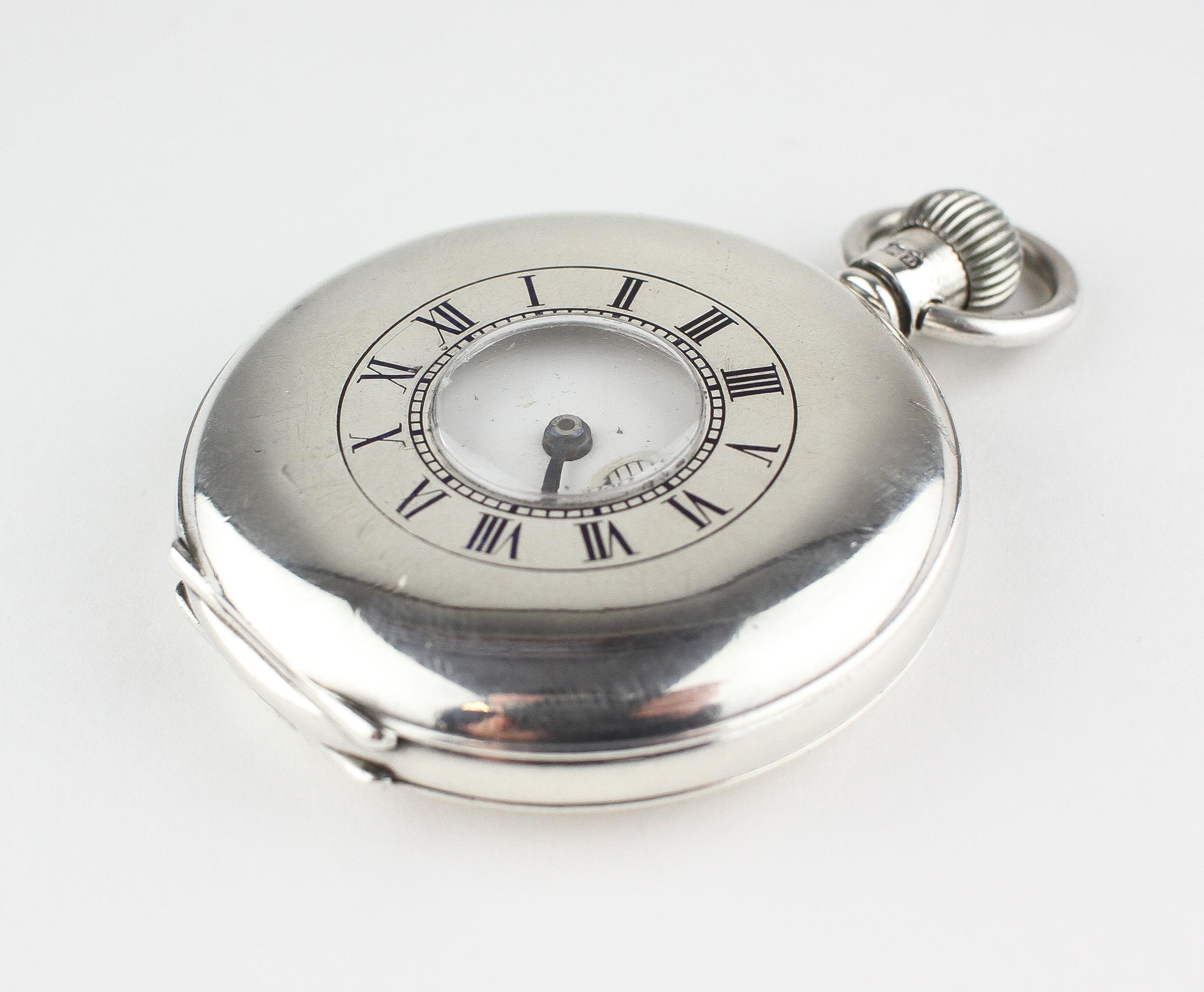 A half hunter pocket watch. Circular white dial with roman numerals. - Image 3 of 4