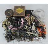 Assorted vintage costume jewellery, to include necklaces,