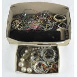 Assorted vintage costume jewellery, to include bangles,