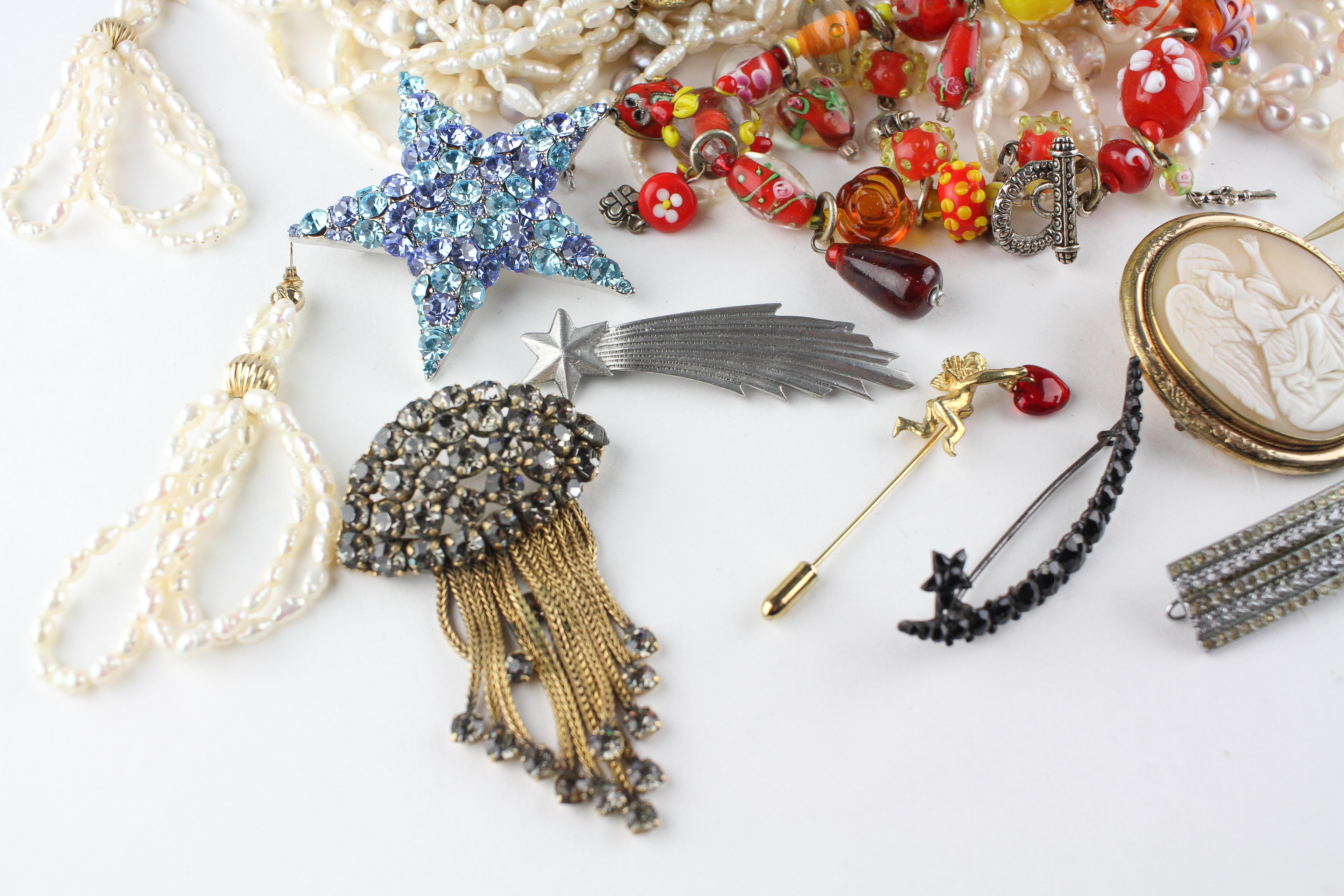 A large collection of costume jewellery to include nine brooches, A large abstract pendant, - Image 2 of 3