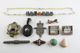 A collection of costume jewellery of variable designs to include six brooches,