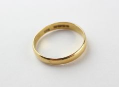 A yellow metal D shape 4mm wedding ring. Hallmarked 22ct gold, Birmingham, 1927 Size S