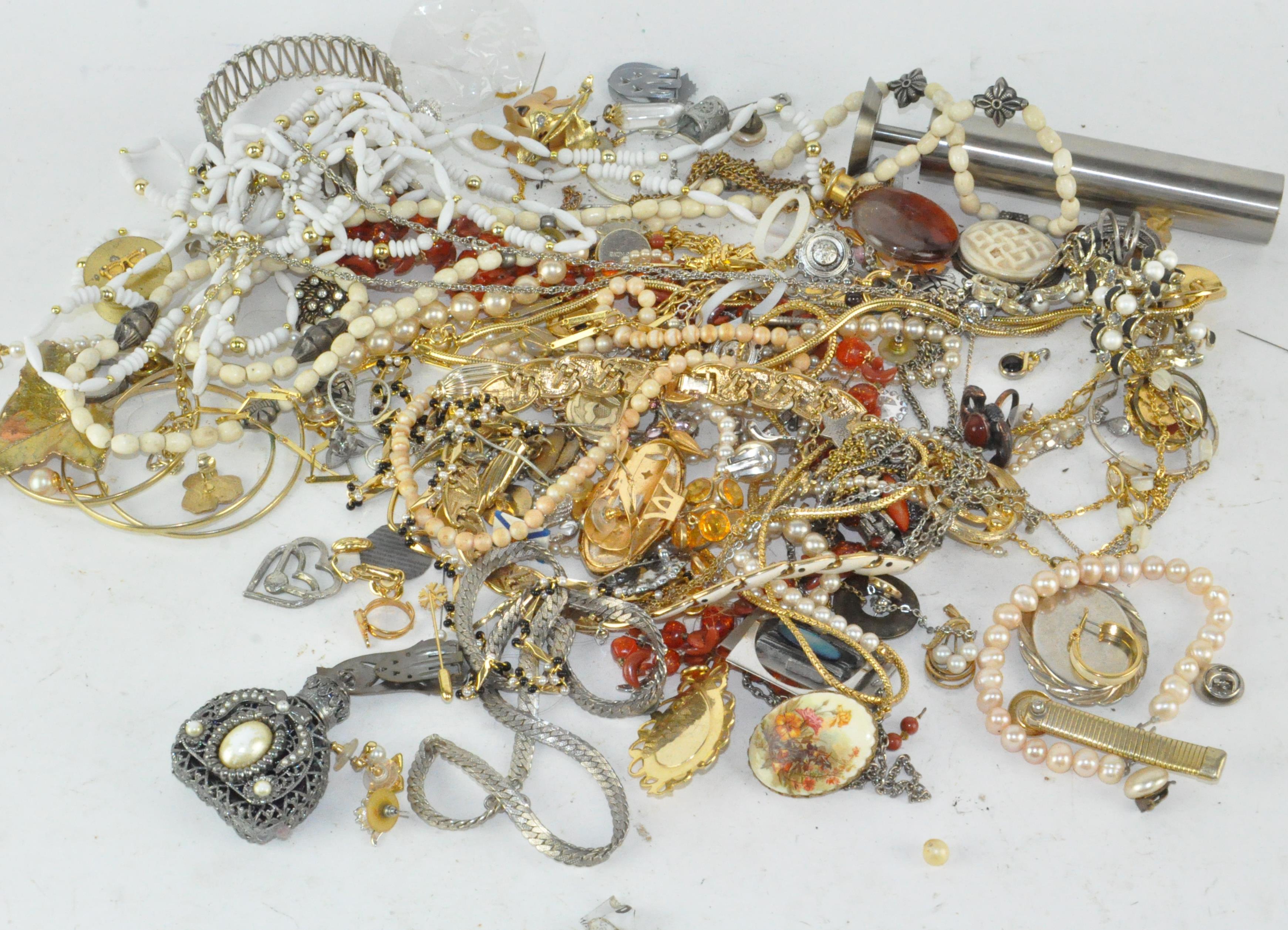 A collection of costume jewellery