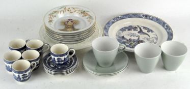 Assorted ceramics, including Willow pattern teacups and saucers,