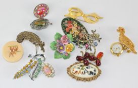 Thirteen ladies vintage brooches