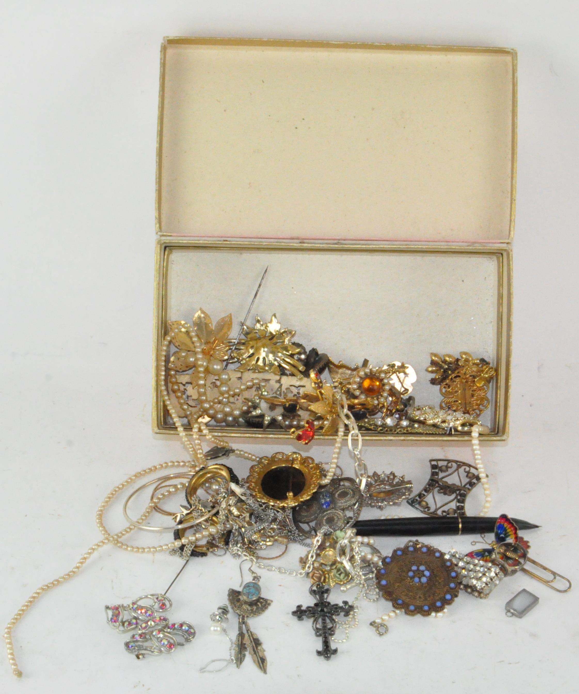 A collection of costume jewellery