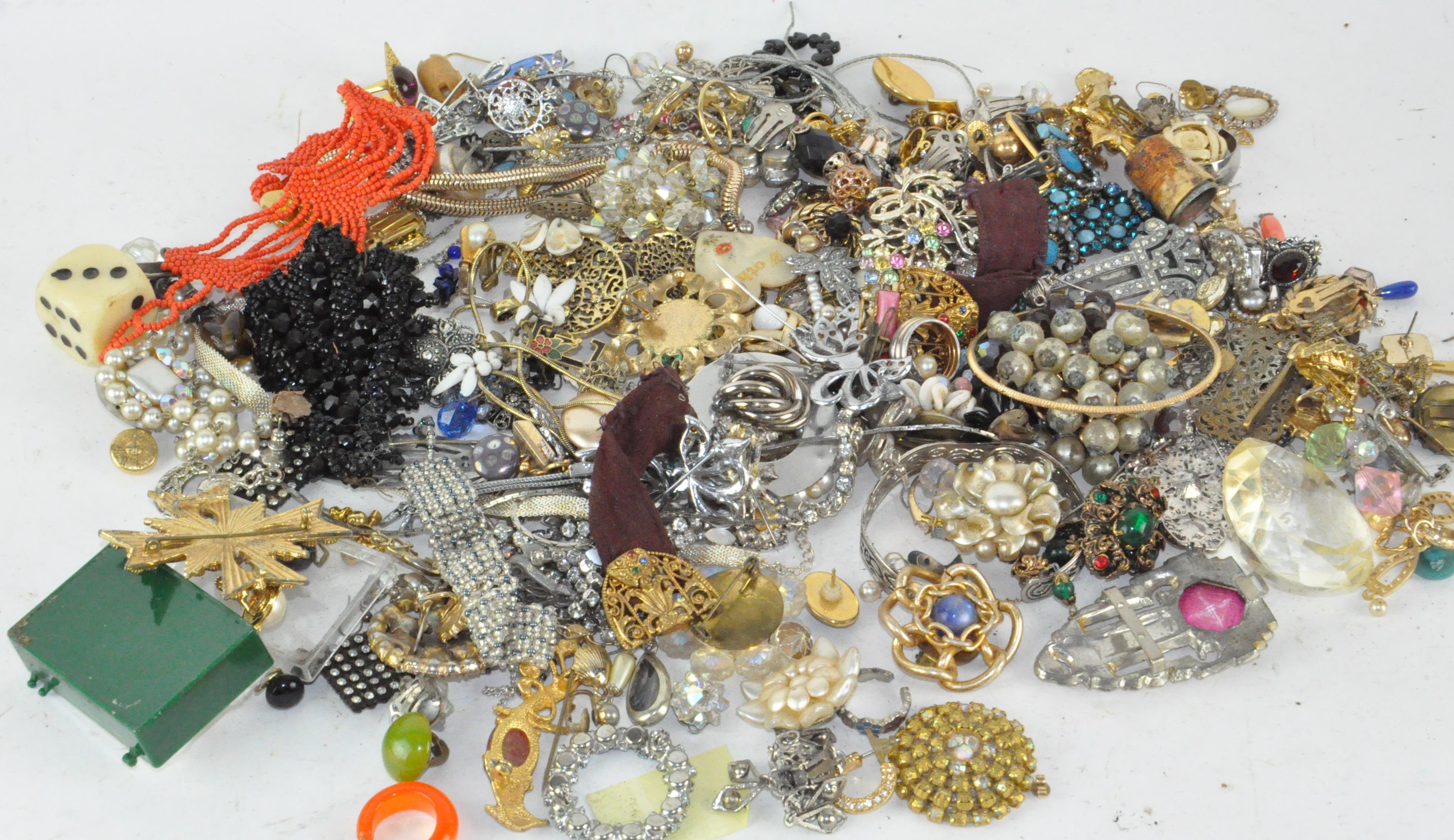 A collection of costume jewellery