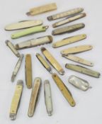 A group of twenty mother of pearl fruit and similar knives