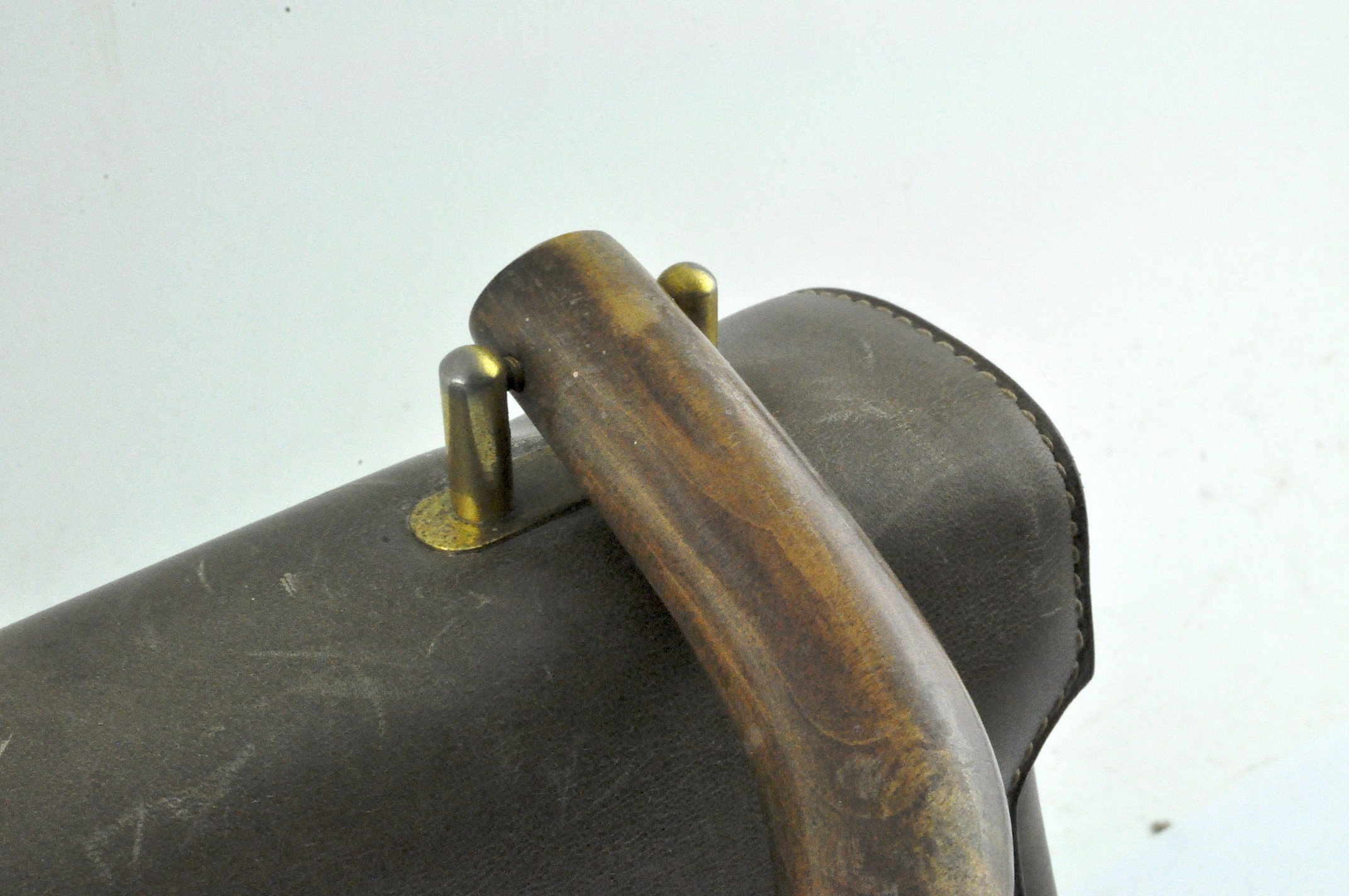 A vintage leather handbag, - Image 2 of 6