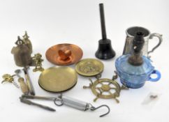 A selection of small collectables,