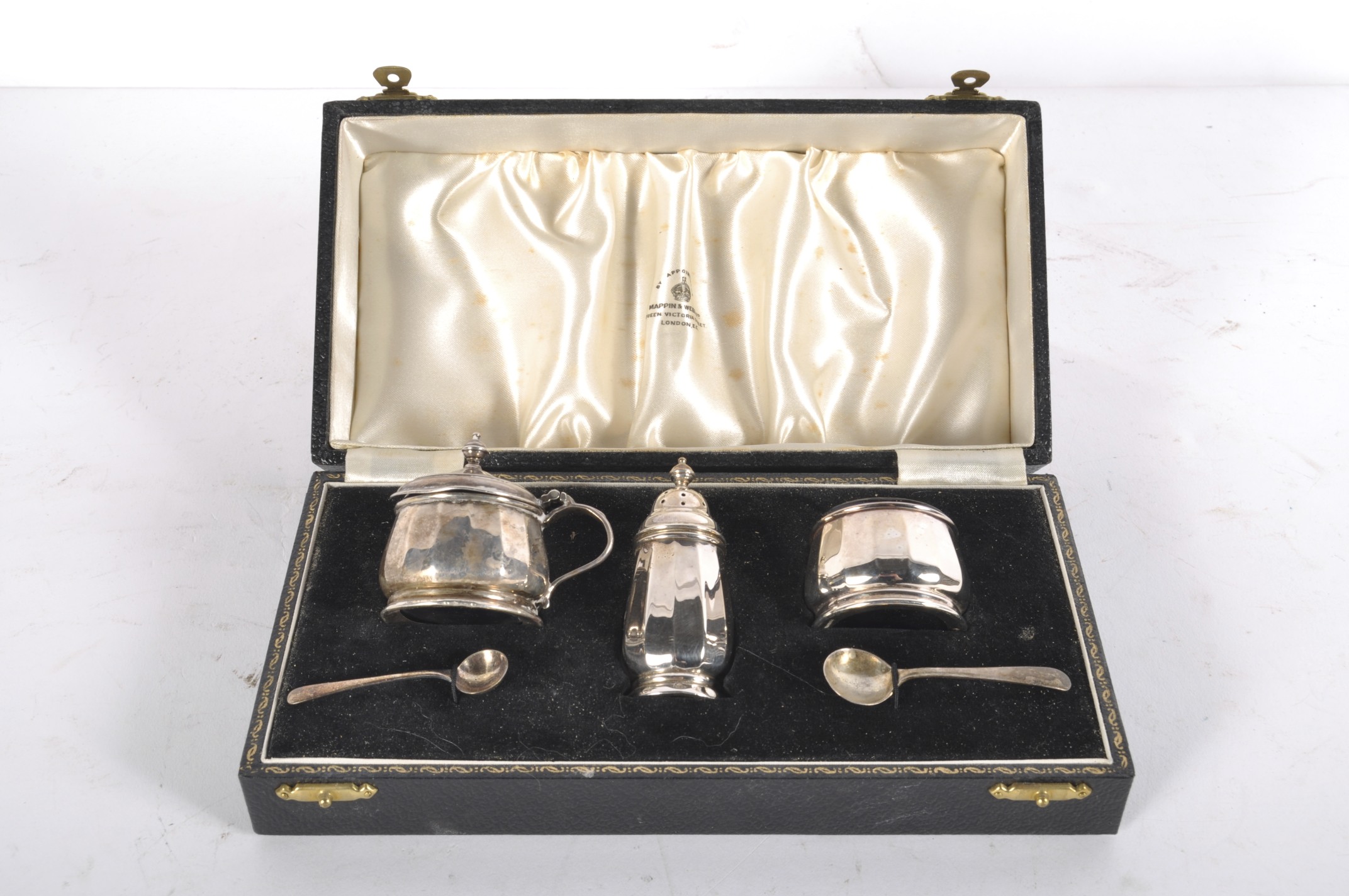 A Mappin & Webb silver cruet set, in fitted case, hallmarks for Birmingham, 1949,
