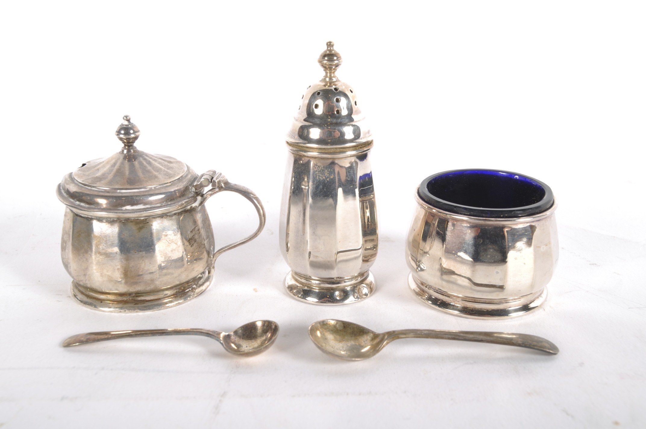 A Mappin & Webb silver cruet set, in fitted case, hallmarks for Birmingham, 1949, - Image 2 of 3