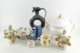 An assorted collection of ceramics,