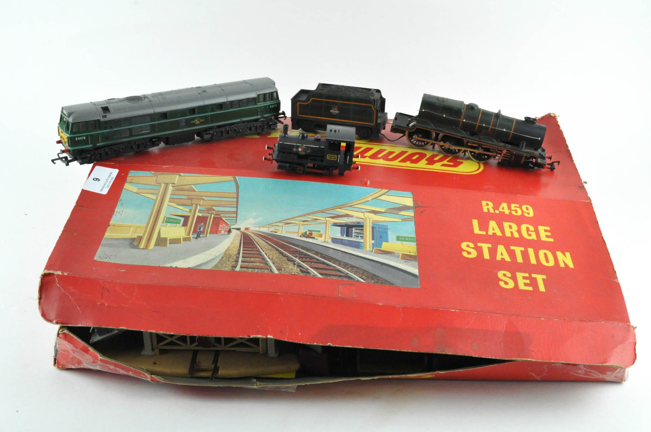 A Triang railways R459 large station set with extensive track, points and locomotives,