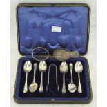 An Edwardian cased set of six silver teaspoons with matching sugar tongs,